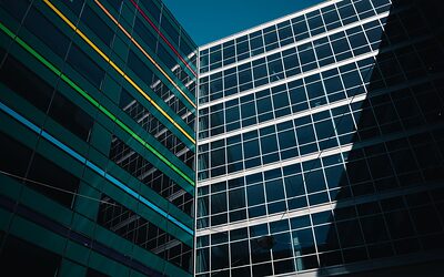 Battery storage advances in data centers amid challenges
