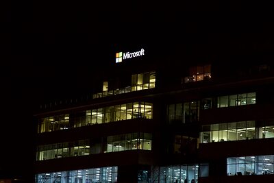 Microsoft uncovers USB-spreading crypto-stealing malware